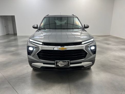 Used 2025 Chevrolet TrailBlazer LT AWD/4WD image 3