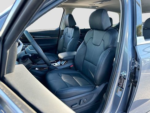 Used 2025 Kia Telluride EX w/ EX Captain's Chair Package image 22
