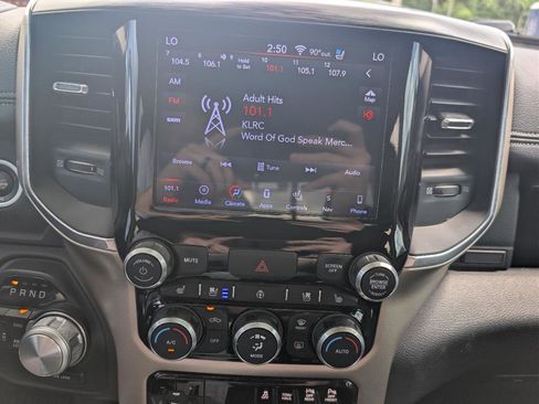 Used 2019 RAM 1500 Laramie AWD/4WD image 17