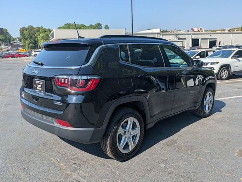 Used 2024 Jeep Compass Latitude AWD/4WD image 4