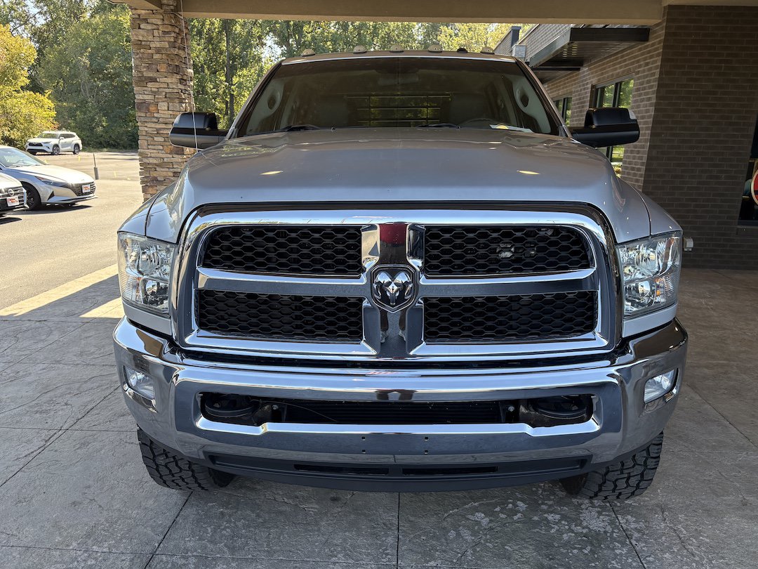 Used 2018 RAM 3500 Tradesman w/ Chrome Appearance Group AWD/4WD image 2