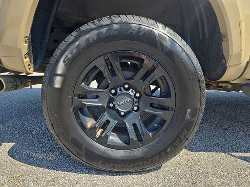Used 2018 Toyota Tacoma SR5 AWD/4WD image 30
