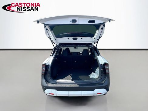Used 2026 Nissan Kicks SV FWD image 33