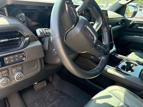 Used 2025 GMC Yukon AT4 AWD/4WD image 8