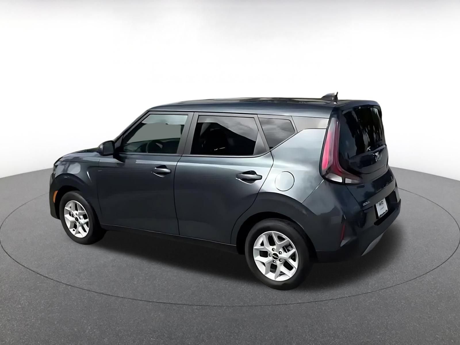 Used 2025 Kia Soul LX w/ LX Technology Package FWD image 9
