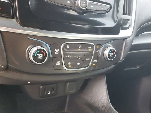 Used 2023 Chevrolet Traverse LT FWD image 22