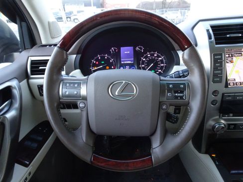 Used 2016 Lexus GX 460 image 19