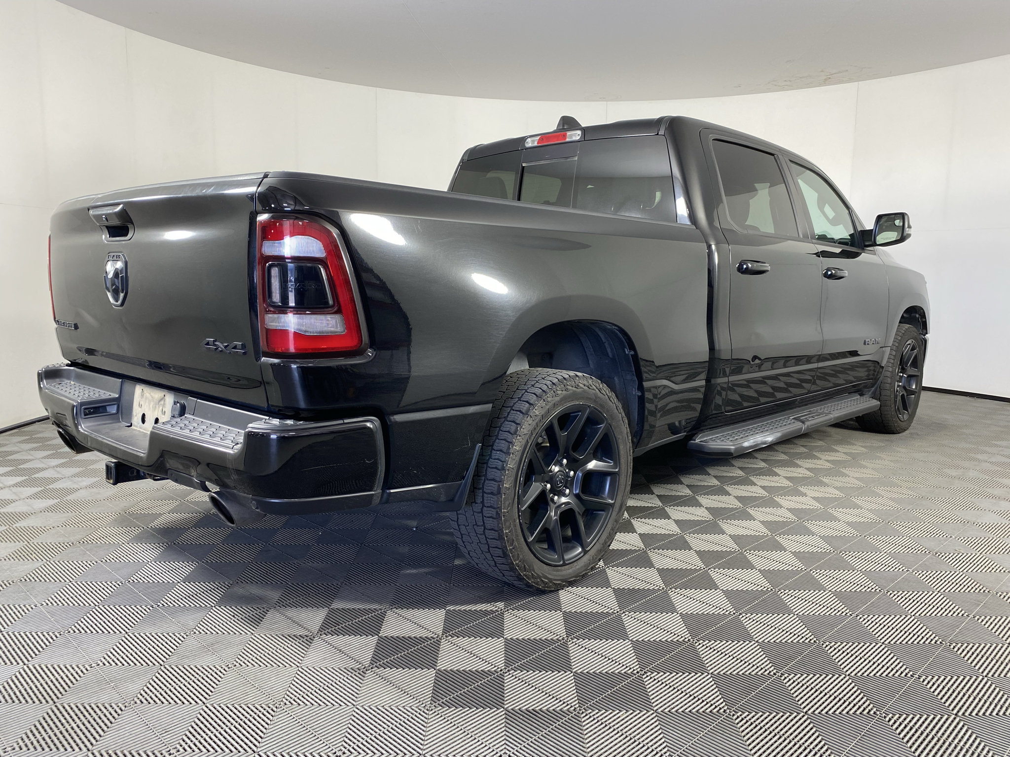Used 2023 RAM 1500 Laramie AWD/4WD image 5