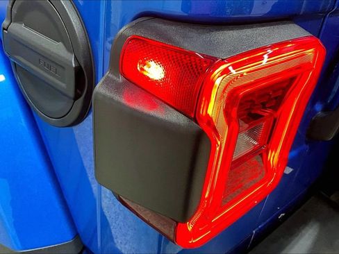 Used 2022 Jeep Wrangler Unlimited Sahara image 23