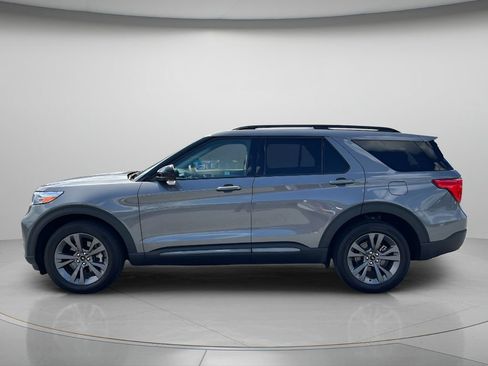 Used 2023 Ford Explorer XLT w/ Equipment Group 202A AWD/4WD image 4