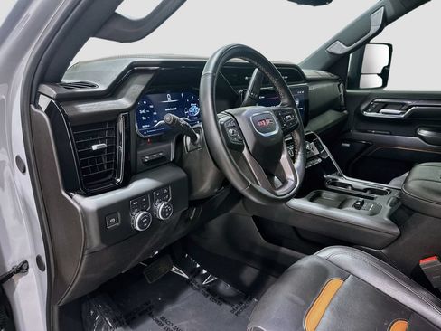 Used 2024 GMC Sierra 2500 AT4 w/ AT4 Premium Plus Package AWD/4WD image 9
