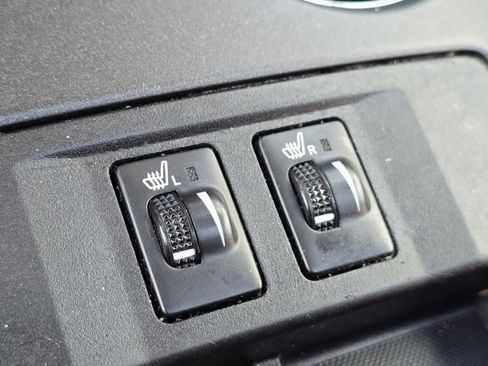 Used 2017 Toyota Camry XSE w/ Moonroof Package image 6