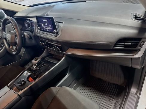Used 2025 Nissan Rogue S AWD/4WD image 27