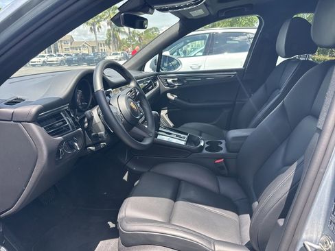 Certified 2026 Porsche Macan AWD/4WD image 5
