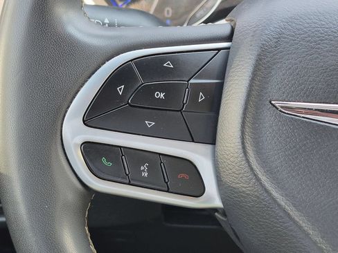 Used 2025 Chrysler Pacifica Select FWD image 18