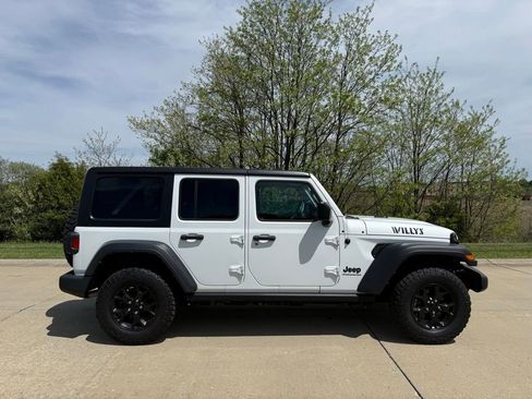 Used 2023 Jeep Wrangler Unlimited Sport AWD/4WD image 2