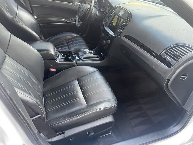 Used 2018 Chrysler 300 S AWD/4WD image 18