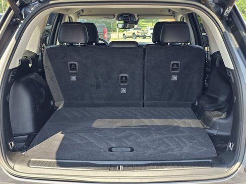 Used 2023 Jeep Grand Cherokee Limited RWD image 12