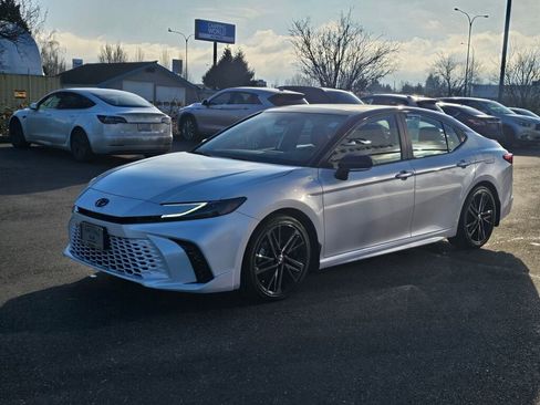 Used 2025 Toyota Camry XSE w/ Premium Package image 3