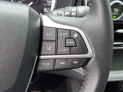 Used 2023 Toyota Highlander LE image 24
