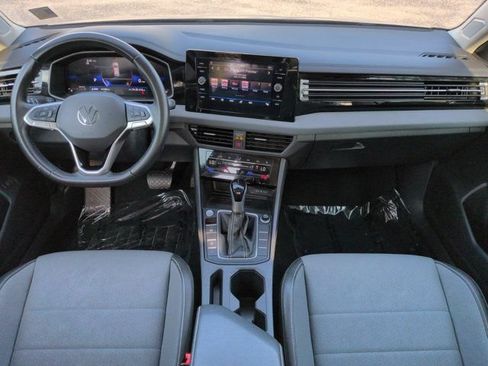 Used 2025 Volkswagen Jetta SE FWD image 13
