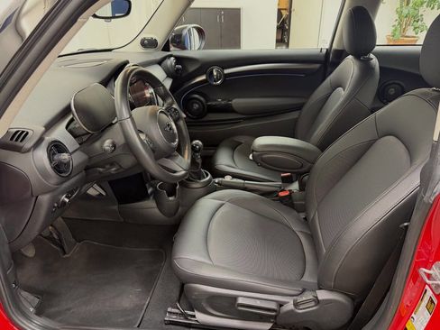 Used 2022 MINI Cooper 2-Door Hardtop w/ Premium Package image 41