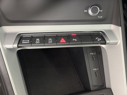 Certified 2025 Audi Q3 2.0T Premium image 26