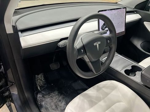 Used 2021 Tesla Model Y Long Range image 15