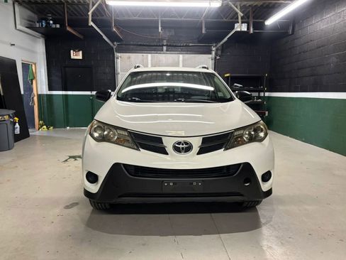 Used 2015 Toyota RAV4 LE FWD image 2
