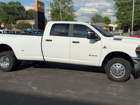 New 2026 RAM 3500 Big Horn AWD/4WD image 8