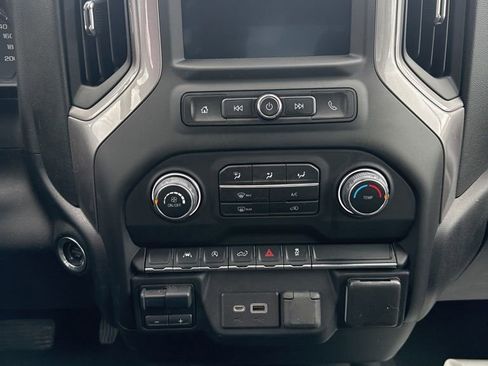 Used 2023 Chevrolet Silverado 1500 Custom image 18