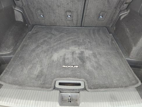 Used 2025 Nissan Rogue SV FWD image 34