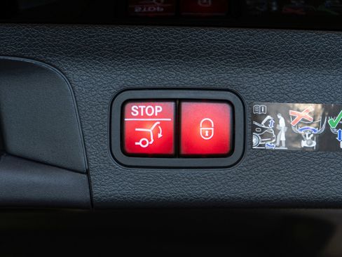 New 2026 Mercedes-Benz GLS 450 4MATIC image 35