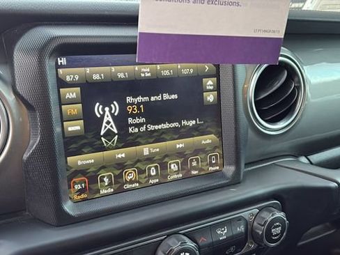 Used 2019 Jeep Wrangler Unlimited Sahara image 12