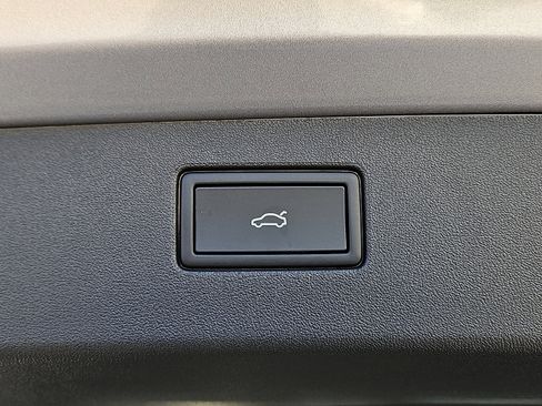 New 2026 Volkswagen Tiguan SE image 7