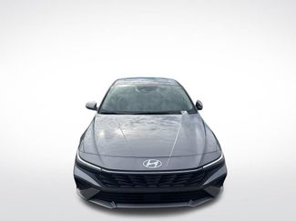 Used 2025 Hyundai Elantra Limited FWD video 2