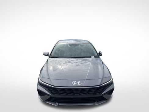 Used 2025 Hyundai Elantra Limited FWD image 2