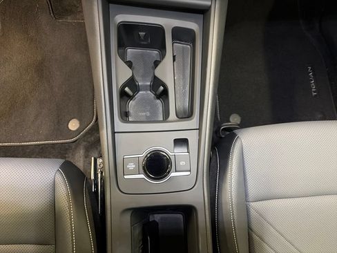 Certified 2025 Volkswagen Tiguan SE R-Line AWD/4WD image 20