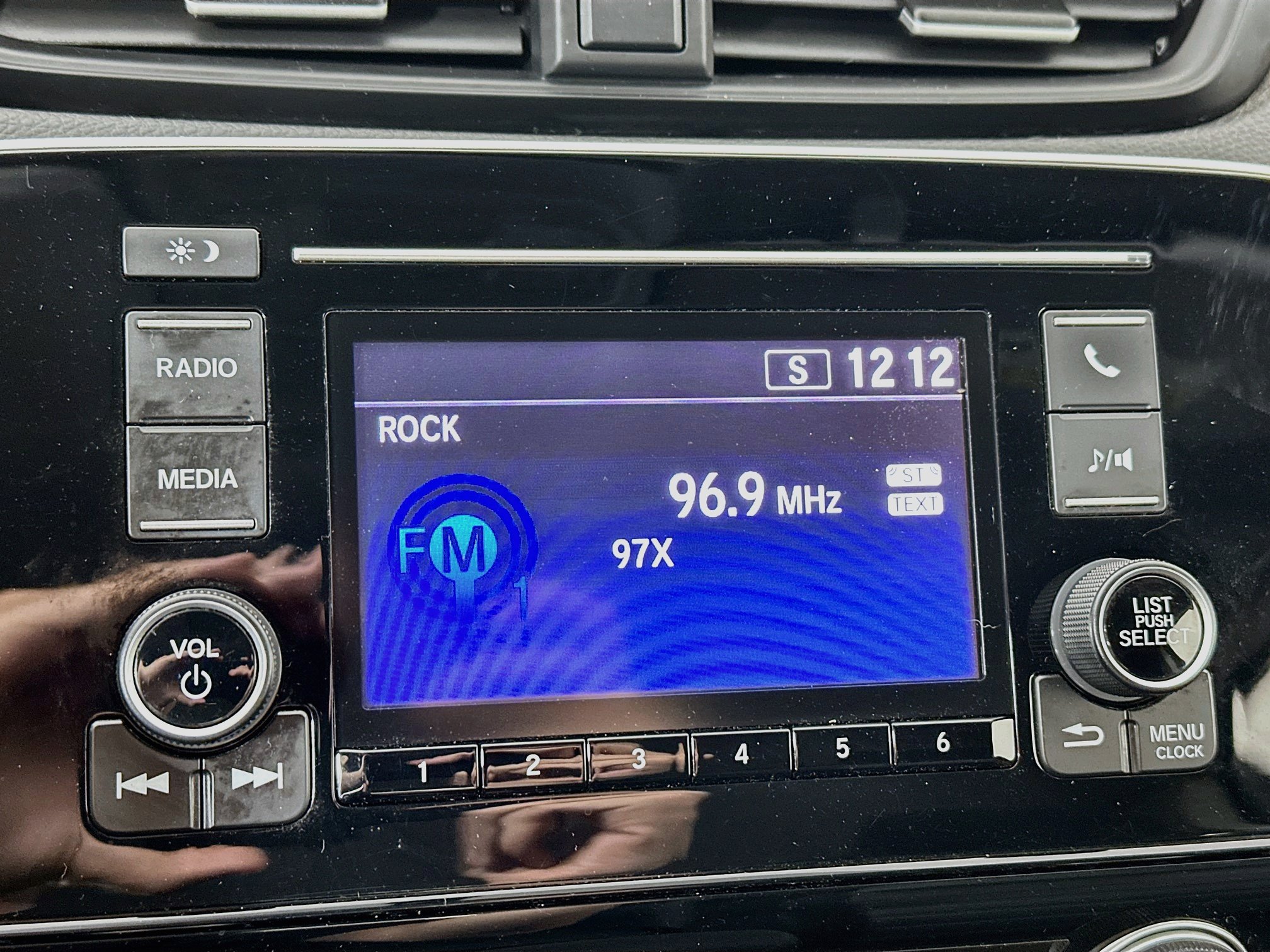 Used 2019 Honda CR-V LX image 14