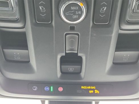 Used 2022 GMC Yukon Denali w/ Denali Premium Package image 33