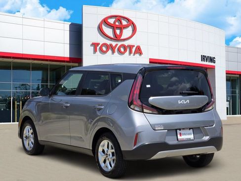 Used 2024 Kia Soul LX w/ Option Group 015 FWD image 3