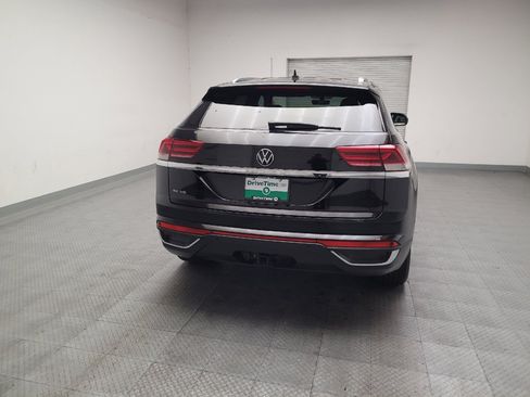 Used 2023 Volkswagen Atlas Cross Sport SE w/ Black Wheel Package FWD image 7