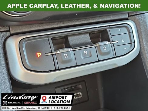 Used 2023 GMC Acadia SLT w/ Preferred Package image 16