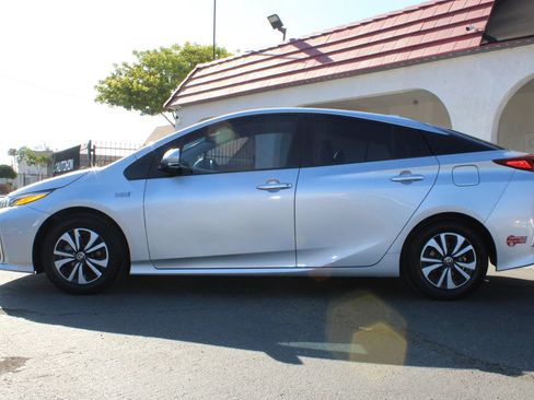 Used 2017 Toyota Prius Prime Premium w/ Preferred Accessory Package FWD image 39