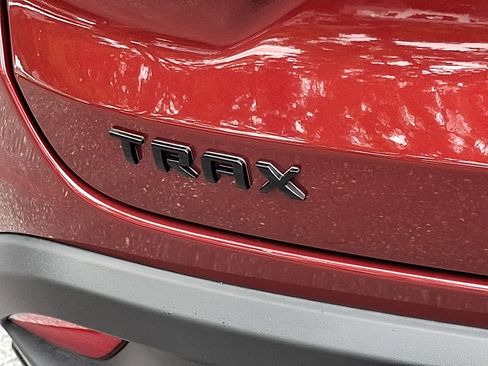 Certified 2024 Chevrolet Trax RS w/ Sunroof Package FWD image 30