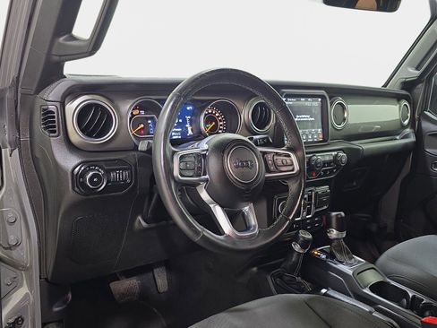 Used 2019 Jeep Wrangler Unlimited Sahara image 18