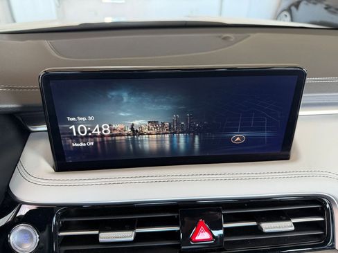 Used 2025 Genesis G70 2.5T image 21