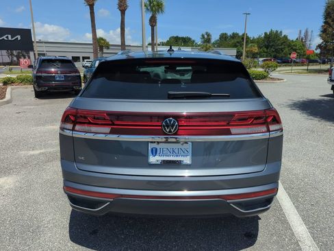 Used 2024 Volkswagen Atlas Cross Sport SE FWD image 7