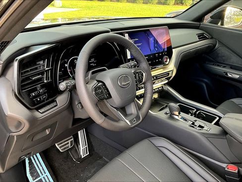 New 2026 Lexus TX 500h AWD image 8