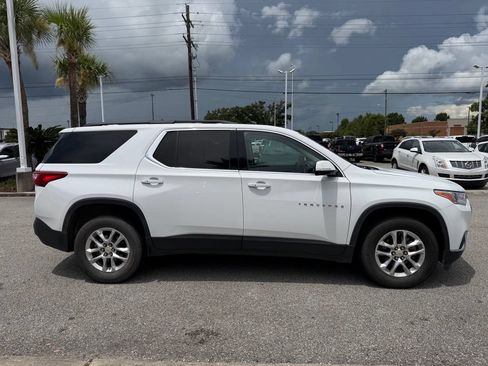 Used 2019 Chevrolet Traverse LT FWD image 3